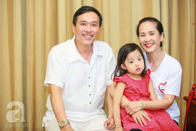 Mẹ chồng Lan Hương được chồng chăm sóc ân cần tại sự kiện - Ảnh 6.