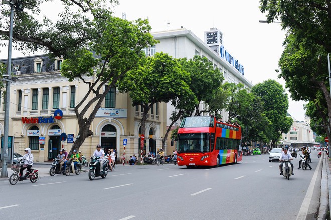 Xe buýt 2 tầng độc đáo đầu tiên ở Hà Nội phục vụ khách du lịch - Ảnh 5.