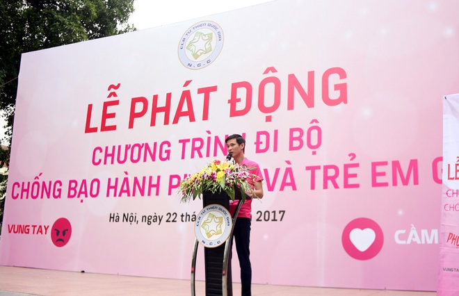 Hà Nội: 5000 tình nguyện viên xuống đường nhuộm hồng Hồ Gươm chống bạo lực phụ nữ và trẻ em gái - Ảnh 1.