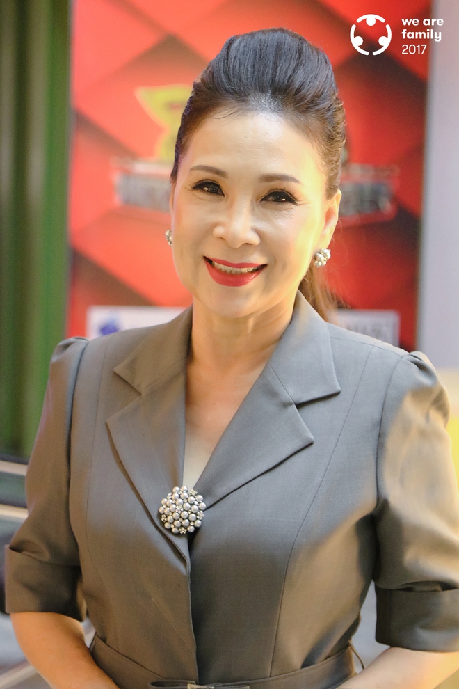 NSƯT Kim Xuân: Đi gần hết cuộc đời, vẫn thấy ấm lòng vì có chồng con bên cạnh - Ảnh 2. NSƯT Kim Xuân: Đi gần hết cuộc đời, vẫn thấy ấm lòng vì có chồng con bên cạnh - Ảnh 2.
