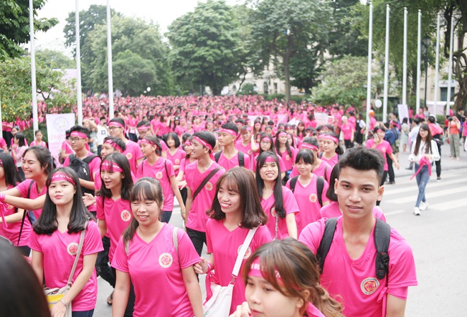 Hà Nội: 5000 tình nguyện viên xuống đường nhuộm hồng Hồ Gươm chống bạo lực phụ nữ và trẻ em gái - Ảnh 10.