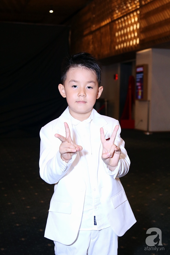 Tình cũ Quý Bình đến chúc mừng hạnh phúc của Lê Phương - Ảnh 4. Tình cũ Quý Bình đến chúc mừng hạnh phúc của Lê Phương - Ảnh 4.
