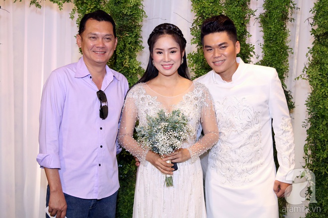 Tình cũ Quý Bình đến chúc mừng hạnh phúc của Lê Phương - Ảnh 5. Tình cũ Quý Bình đến chúc mừng hạnh phúc của Lê Phương - Ảnh 5.