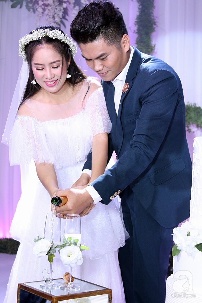 Tình cũ Quý Bình đến chúc mừng hạnh phúc của Lê Phương - Ảnh 21. Tình cũ Quý Bình đến chúc mừng hạnh phúc của Lê Phương - Ảnh 21.