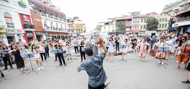 MIN cùng dàn nhạc giao hưởng giúp chàng trai Hà Nội cầu hôn với bạn gái - Ảnh 3.