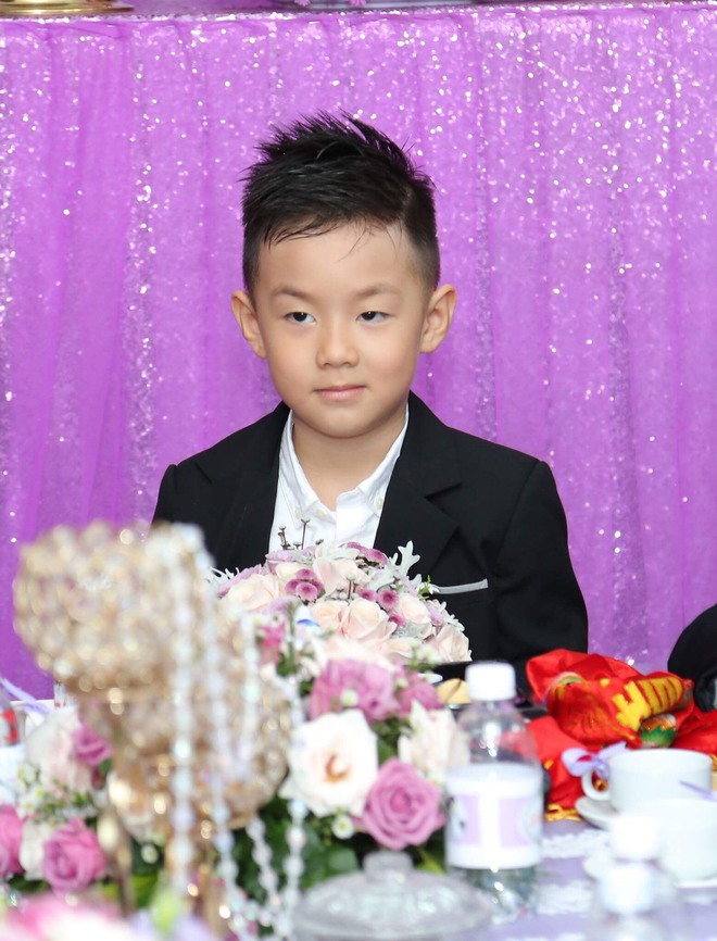 Lê Phương hạnh phúc trong đám cưới lần 2 hoành tráng với tình trẻ kém 7 tuổi - Ảnh 2.