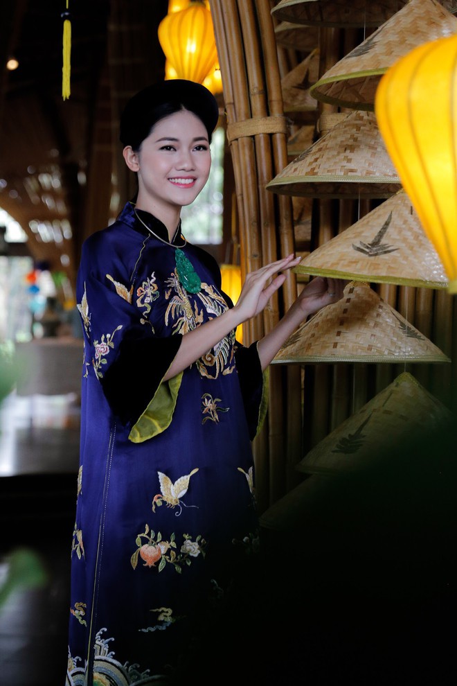 Á hậu Thanh Tú diện áo dài trăm triệu đọ sắc bên Hoa hậu Ngọc Hân - Ảnh 1.