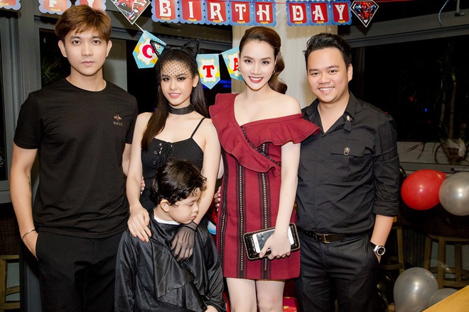 Vợ chồng Trương Quỳnh Anh khóa môi nồng nàn trong tiệc sinh nhật con trai - Ảnh 9. Vợ chồng Trương Quỳnh Anh khóa môi nồng nàn trong tiệc sinh nhật con trai - Ảnh 9.
