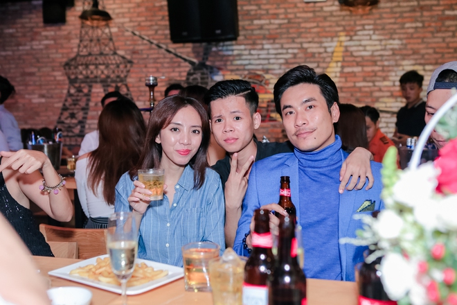 Dustin Nguyễn vỡ òa khi được vợ con bất ngờ tổ chức sinh nhật - Ảnh 7.