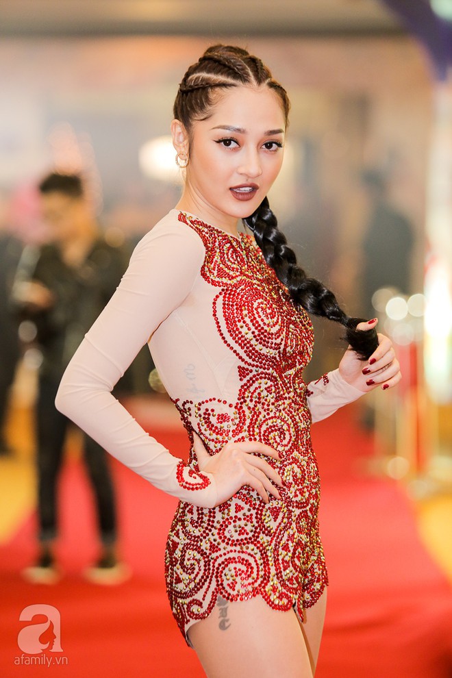 Sexy hết cỡ, Ngọc Trinh vẫn nhạt nhòa trước Hoa hậu Phạm Hương - Ảnh 7.