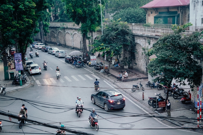 Người dân Hà Nội dọn dẹp, trả lại mặt bằng cho con đường Bích họa - Ảnh 9.