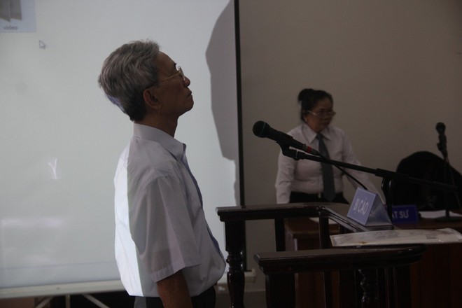 Vụ dâm ô Vũng Tàu: Nhận mức án 3 năm tù giam, bị cáo Nguyễn Khắc Thủy lớn tiếng trước tòa, một mực kêu oan - Ảnh 9. Vụ dâm ô Vũng Tàu: Nhận mức án 3 năm tù giam, bị cáo Nguyễn Khắc Thủy lớn tiếng trước tòa, một mực kêu oan - Ảnh 9.