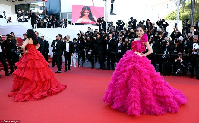 Chân dài Trung Quốc lộ hàng, em gái Kim diện váy siêu dài trên thảm đỏ LHP Cannes - Ảnh 10.