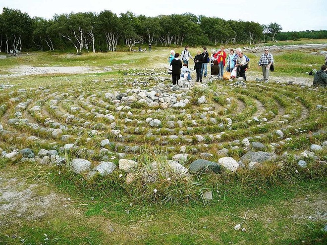 Bí ẩn những mê cung bằng đá khổng lồ nằm giữa hòn đảo nhỏ - Ảnh 6.