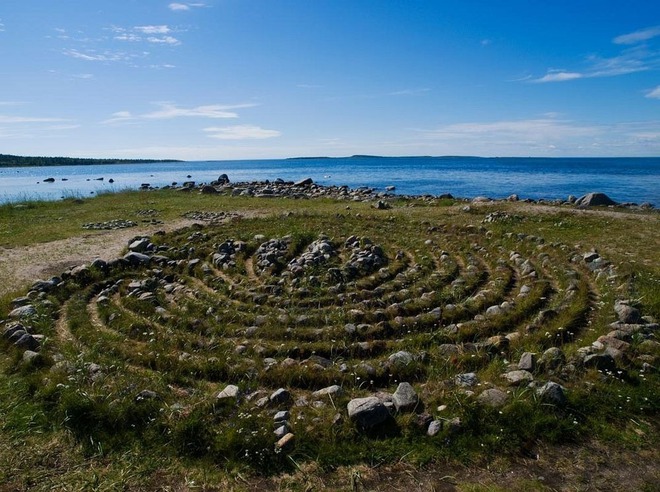 Bí ẩn những mê cung bằng đá khổng lồ nằm giữa hòn đảo nhỏ - Ảnh 10.
