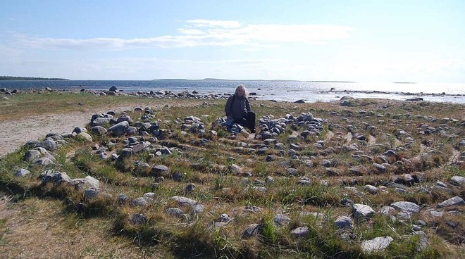 Bí ẩn những mê cung bằng đá khổng lồ nằm giữa hòn đảo nhỏ - Ảnh 11.