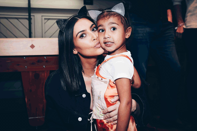“Nữ hoàng thị phi” Kim Kardashian và những cách dạy con đáng học hỏi - Ảnh 2.