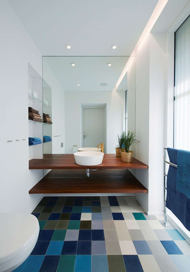 Thiết kế kệ mở giúp phòng tắm gia đình trở nên hoàn hảo đến khó tin - Ảnh 2.