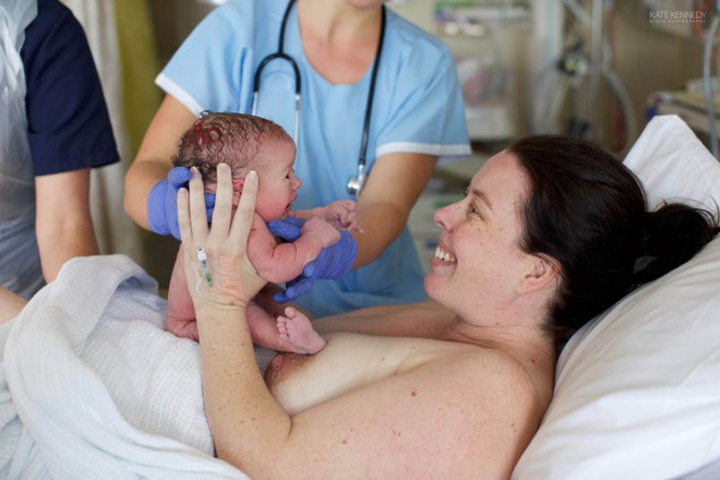 Thán phục nỗ lực của bà mẹ quyết tâm sinh thường thai ngôi mông - Ảnh 8.