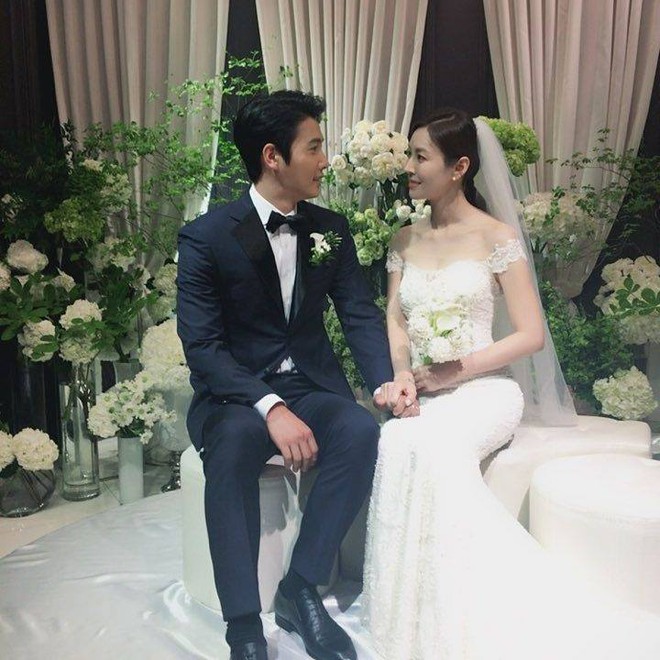 Đám cưới riêng tư lãng mạn của mỹ nhân “Thời quá khứ” Kim So Yeon - Ảnh 2.