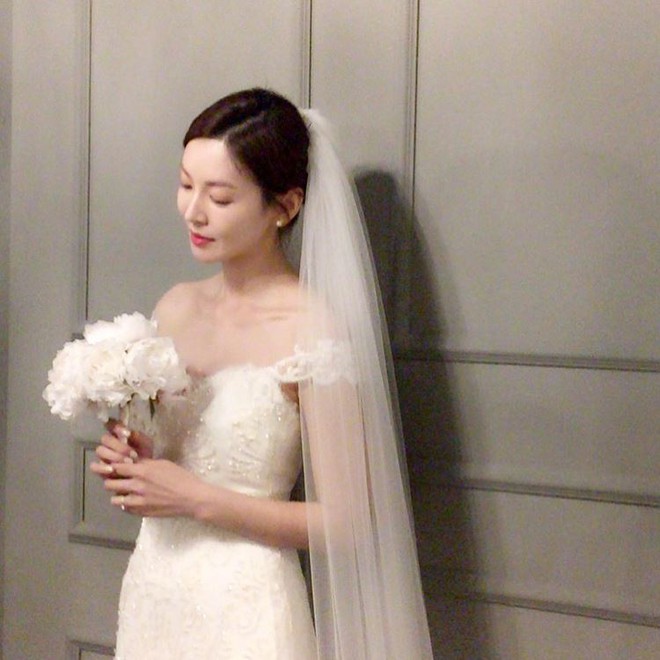 Đám cưới riêng tư lãng mạn của mỹ nhân “Thời quá khứ” Kim So Yeon - Ảnh 3.