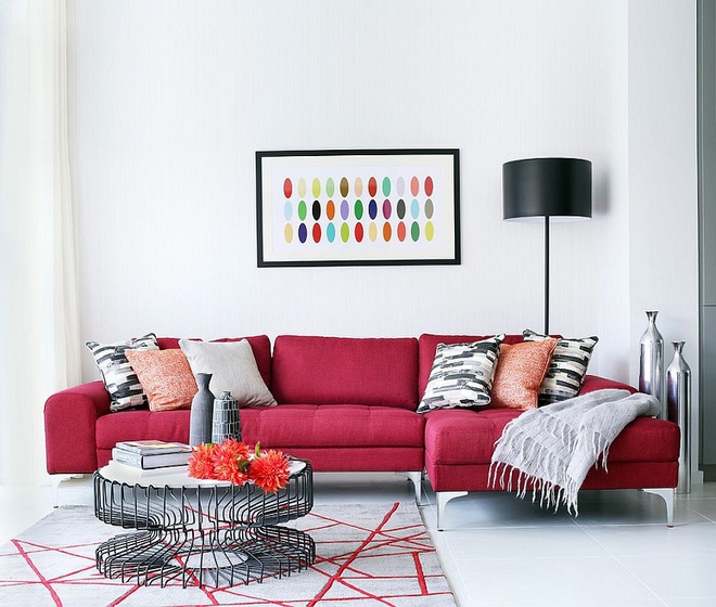 Xu hướng sử dụng ghế sofa màu đậm đang dần lên ngôi trong công cuộc tạo điểm nhấn cho phòng khách - Ảnh 1.