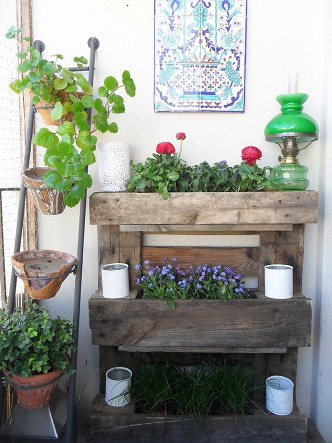 Simple ways to create a beautiful garden from pallet wood - Photo 1.