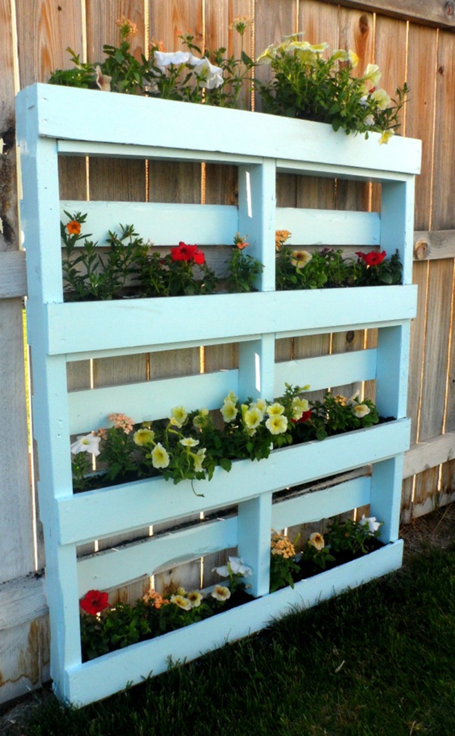 Simple ways to create a beautiful garden from pallet wood - Photo 11.