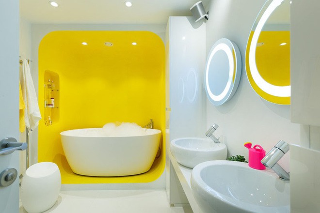 Những căn phòng tắm với sắc vàng tươi khiến bạn thấy sảng khoái ngay khi vừa bước vào - Ảnh 1.