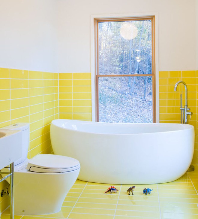 Những căn phòng tắm với sắc vàng tươi khiến bạn thấy sảng khoái ngay khi vừa bước vào - Ảnh 2.