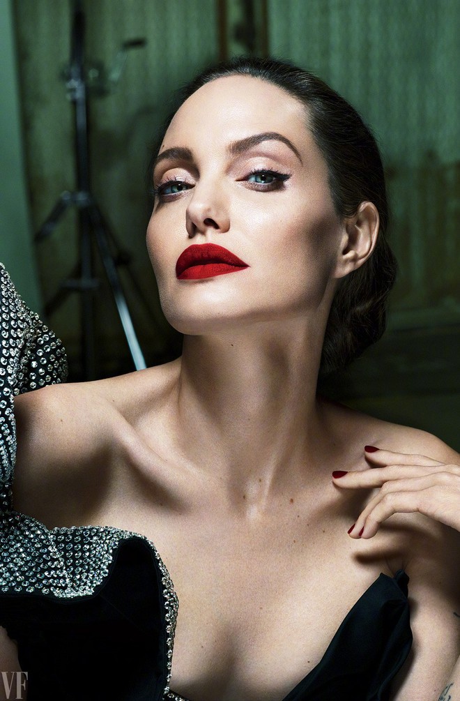 Angelina Jolie gặp nhiều vấn đề về sức khỏe sau khi ly hôn với Brad Pitt - Ảnh 1.
