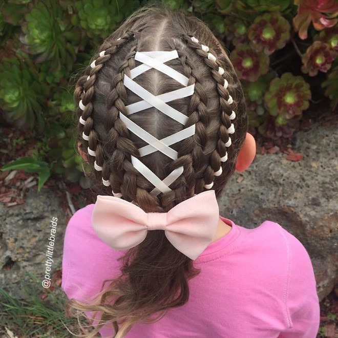 Học bà mẹ khéo tay tết tóc đẹp lạ cho con gái đi chơi Tết - Ảnh 5.