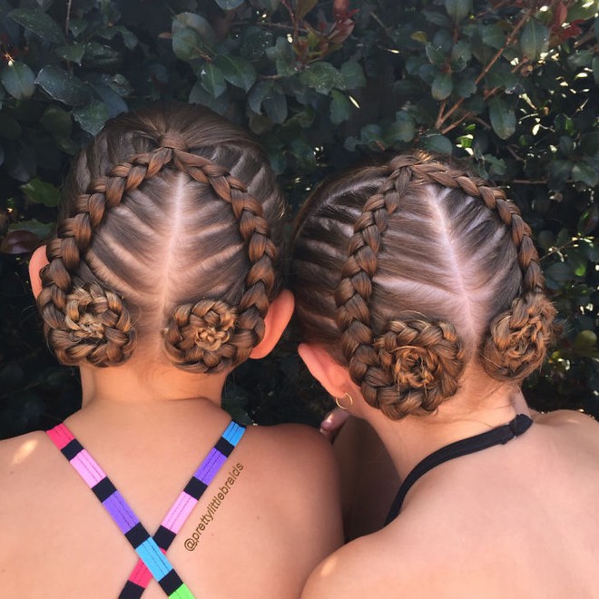 Học bà mẹ khéo tay tết tóc đẹp lạ cho con gái đi chơi Tết - Ảnh 10.