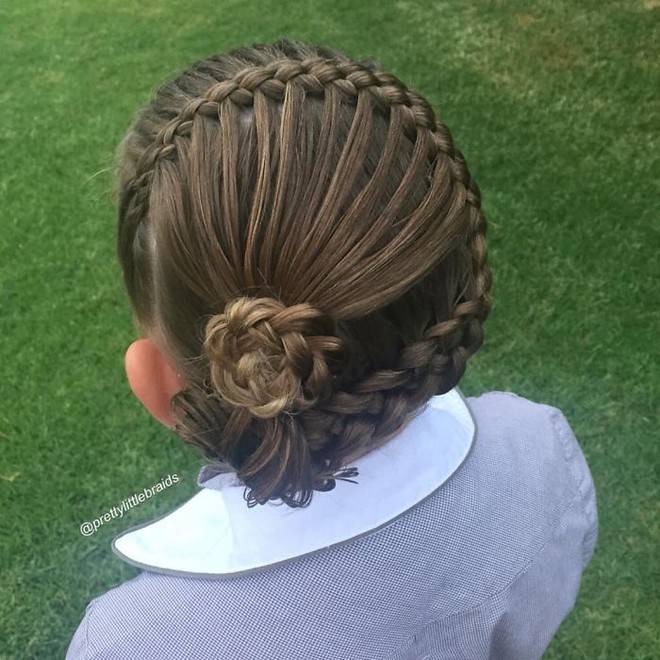 Học bà mẹ khéo tay tết tóc đẹp lạ cho con gái đi chơi Tết - Ảnh 19.