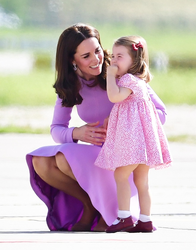 Cách công nương Kate Middleton khéo léo xử lí cơn ăn vạ của con y như một chuyên gia tâm lý - Ảnh 3.