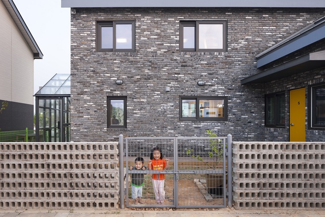 Ngôi nhà với phong cách tối giản đẹp như trong phim của gia đình 4 người ở Hàn Quốc - Ảnh 5.