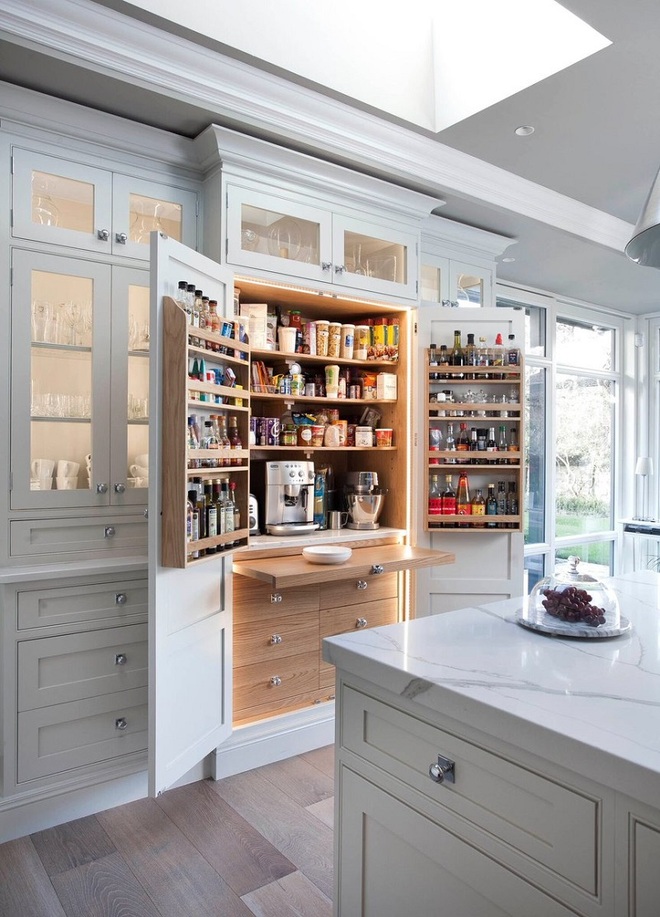 10 thiết kế tủ lưu trữ giúp bạn chứa cả thế giới chai lọ lỉnh kỉnh trong phòng bếp - Ảnh 3.