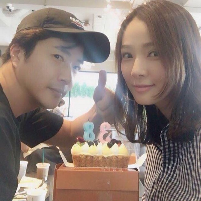 Kwon Sang Woo mừng sinh nhật vợ Son Tae Young ngọt ngào như lúc mới yêu - Ảnh 3.