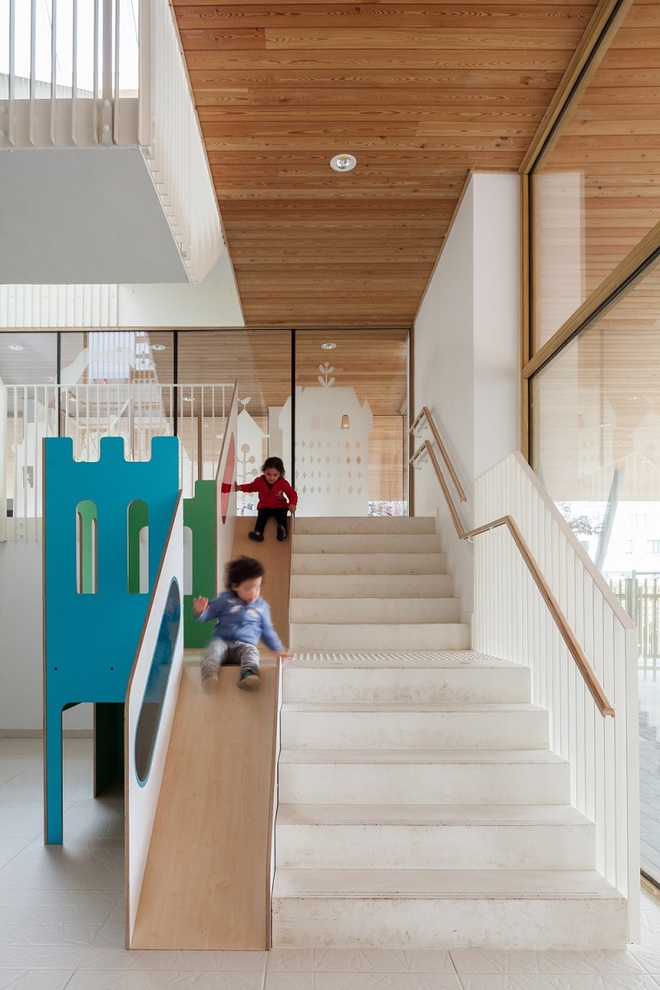 Những mẫu thiết kế sáng tạo dưới đây sẽ biến cầu thang nhà bạn thành khu vui chơi cực hay của trẻ nhỏ - Ảnh 3.