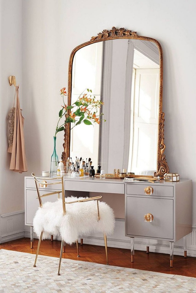 Khéo đặt gương trang điểm giúp phòng ngủ ngọt ngào và sang trọng như một giấc mơ - Ảnh 1.