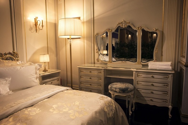 Khéo đặt gương trang điểm giúp phòng ngủ ngọt ngào và sang trọng như một giấc mơ - Ảnh 17.