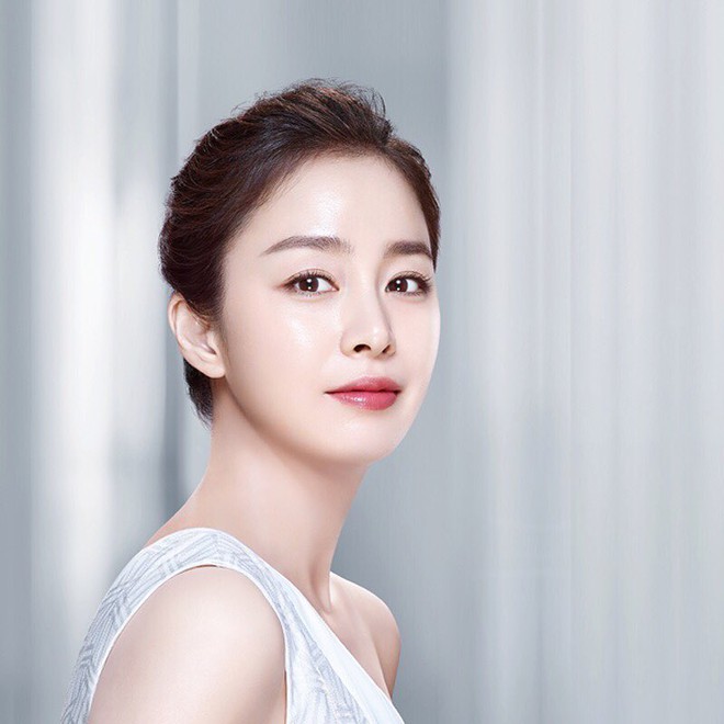 “Bà bầu” Kim Tae Hee lại đốn tim fan vì quá đẹp - Ảnh 3.