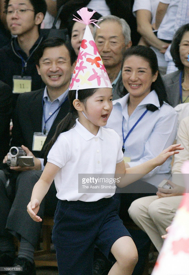 Hai ngôi trường đối lập hoàn toàn mà công chúa, hoàng tử bé của Nhật theo học - Ảnh 16.