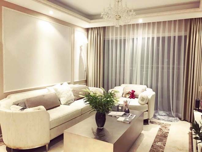 Ngắm căn hộ góc nào cũng lãng mạn và ngọt ngào với hoa tươi của hoa hậu Phạm Hương - Ảnh 2.