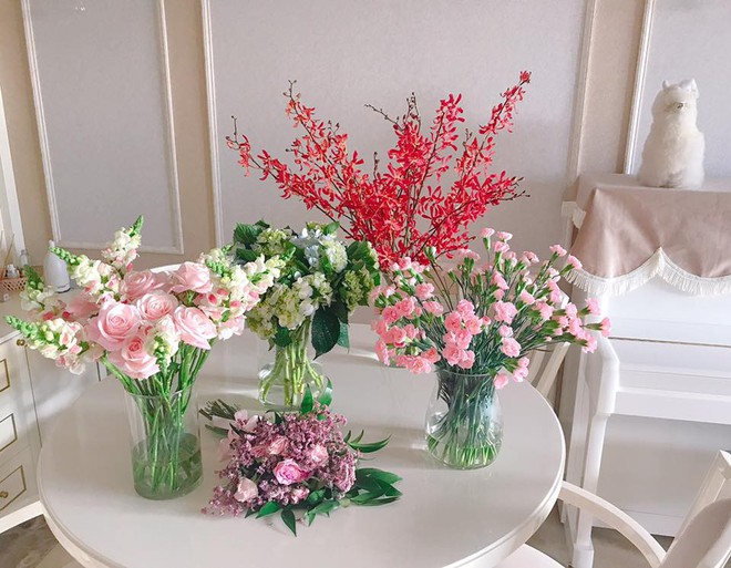 Ngắm căn hộ góc nào cũng lãng mạn và ngọt ngào với hoa tươi của hoa hậu Phạm Hương - Ảnh 19.
