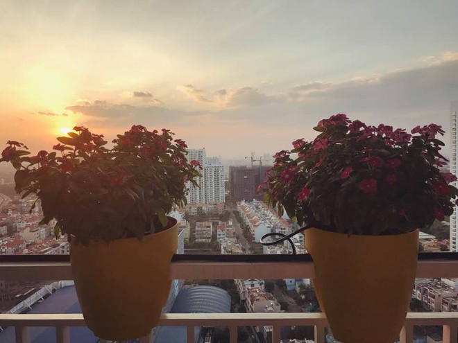 Ngắm căn hộ góc nào cũng lãng mạn và ngọt ngào với hoa tươi của hoa hậu Phạm Hương - Ảnh 24.