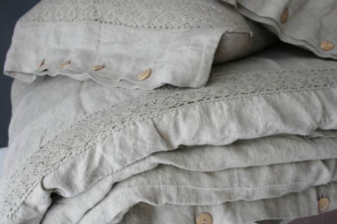 11 mẫu chăn ga gối bằng vải linen mềm mại và ấm áp nên có trong phòng ngủ vào mùa thu đông - Ảnh 2.