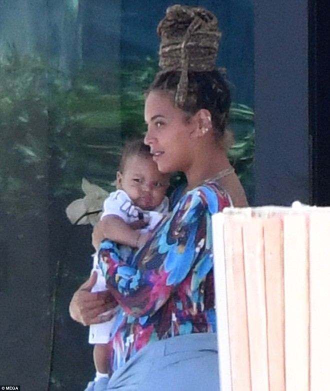 Lần đầu lộ diện cặp sinh đ&ocirc;i đ&aacute;ng y&ecirc;u nh&agrave; Beyonce - Ảnh 2.