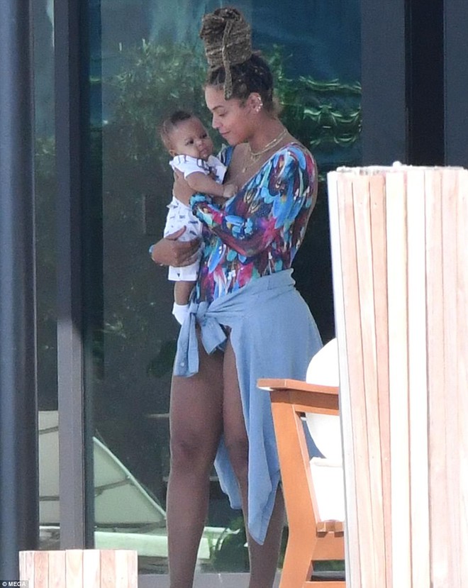 Lần đầu lộ diện cặp sinh đ&ocirc;i đ&aacute;ng y&ecirc;u nh&agrave; Beyonce - Ảnh 3.