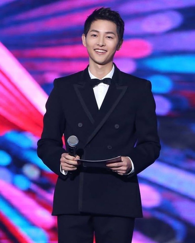 Song Joong Ki: “Thiết nghĩ điều quan trọng nhất bây giờ là tận hưởng cuộc sống tân hôn”  - Ảnh 3.